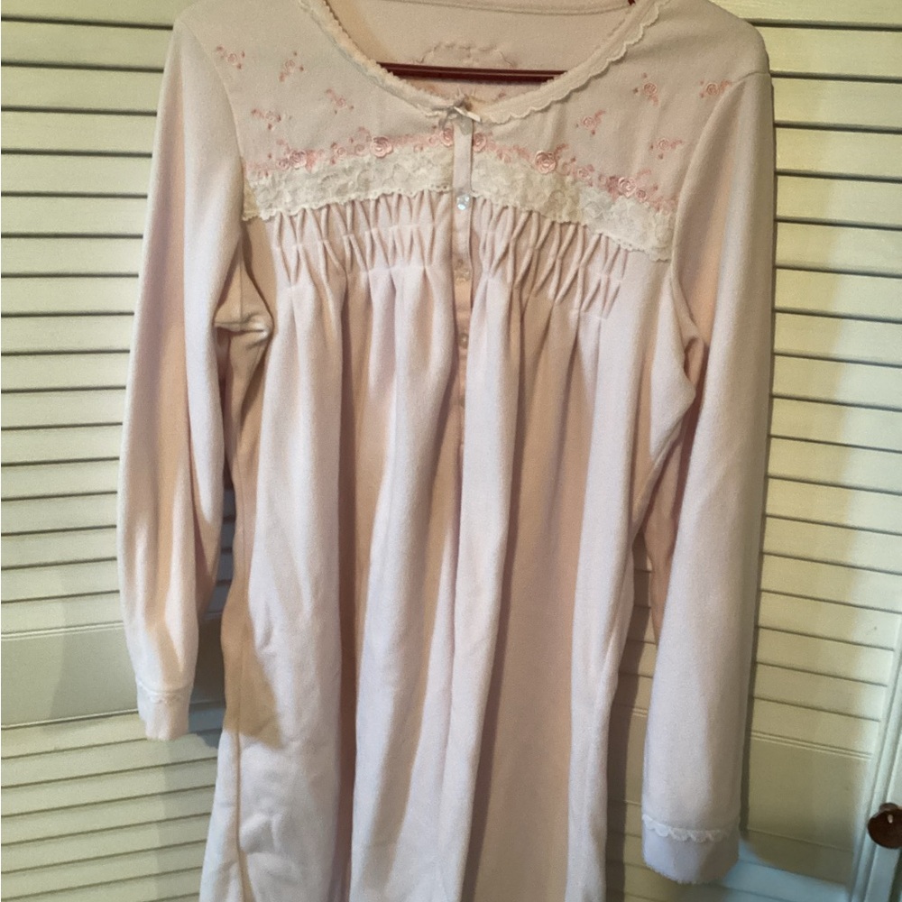 Lady Genny ladies soft plush pink long sleeve nightgown, size medium